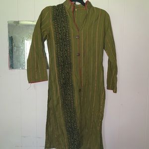 Pakistani kurtha (top)